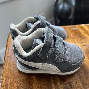 Toddler Pumas Velcro sneakers